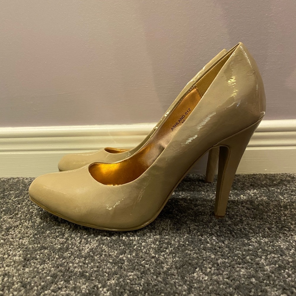 Nude Patent Pumps - Picture 3 of 4